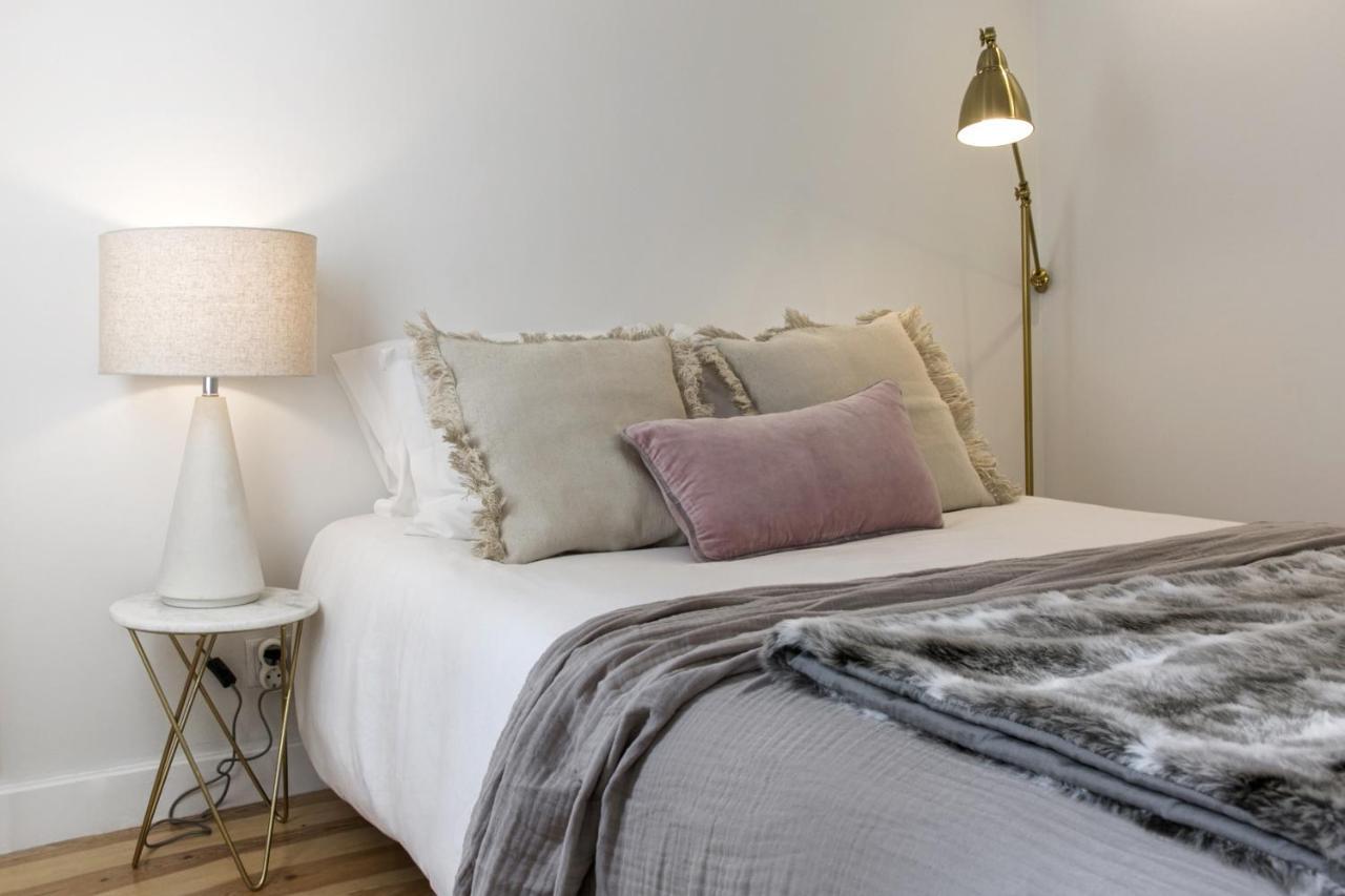 Romantic Nest For A Getaway At Downtown With Design Лиссабон Экстерьер фото